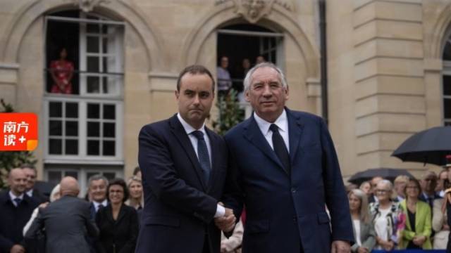 法国总理频换人背后：马克龙政府的政治分裂与债务危机