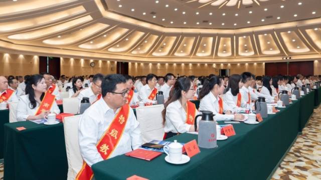 致敬南粤师者！广东为优秀教师（教育工作者）颁奖