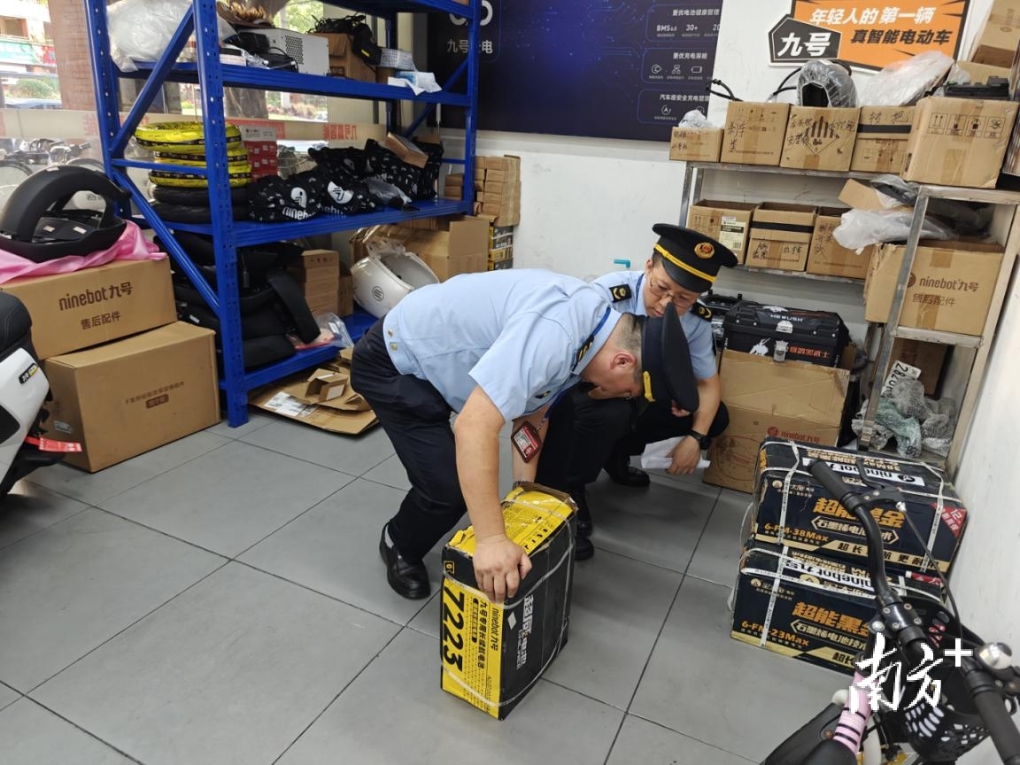 下一步,祖庙市场监管所将持续保持高压态势,坚持对电动自行车非法“拼、改、装”零容忍。 下一步,祖庙市场监管所将持续保持高压态势,坚持对电动自行车非法“拼、改、装”零容忍。