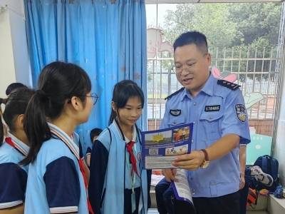 民警孙建华：做校园里会讲故事的警察叔叔｜致敬江门法治副校长③