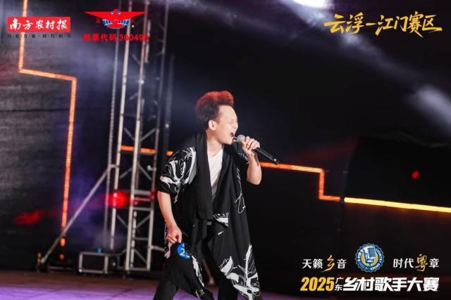 许智演唱《万里长城永不倒+大号中华+偏向虎山行》。