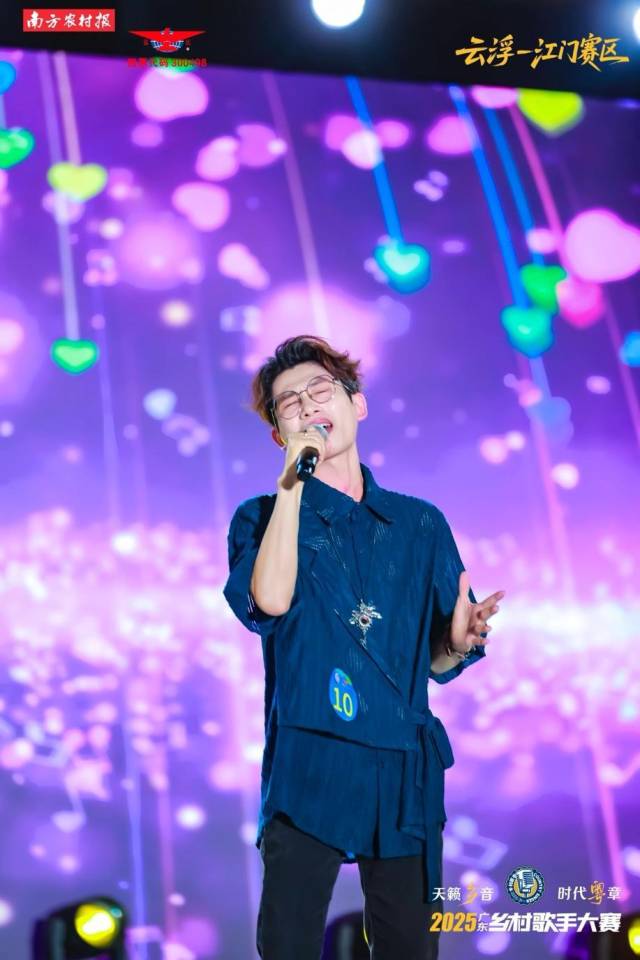 杨秀焜以原创歌曲《宽阔的爱》夺得冠军。