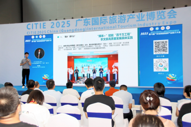 福建向北京大学和国家图书馆赠送《八闽文库》新书