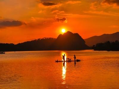 “七星限定”再现！肇庆星湖上演“卧佛含丹”