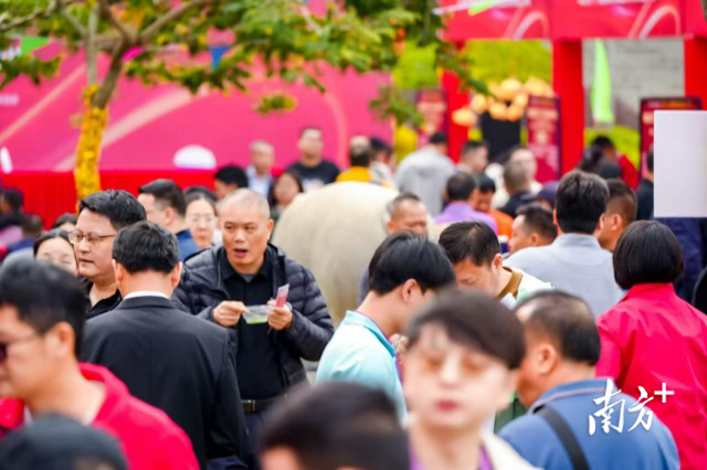 广东梅州大埔县一施工现场崩塌 致2名人员被困