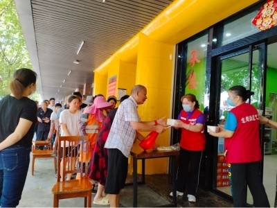 一辆“叁轮车”驶出城市温度，深圳龙岗一餐厅借虚拟社区献上“爱心餐”