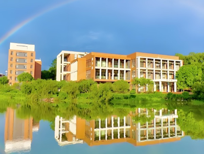 松湖莞中：以AI教育为翼，培育面向未来的探索者