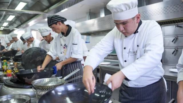 半年学会十几道粤菜，喀什学生毕业想开个“粤新融合”餐厅