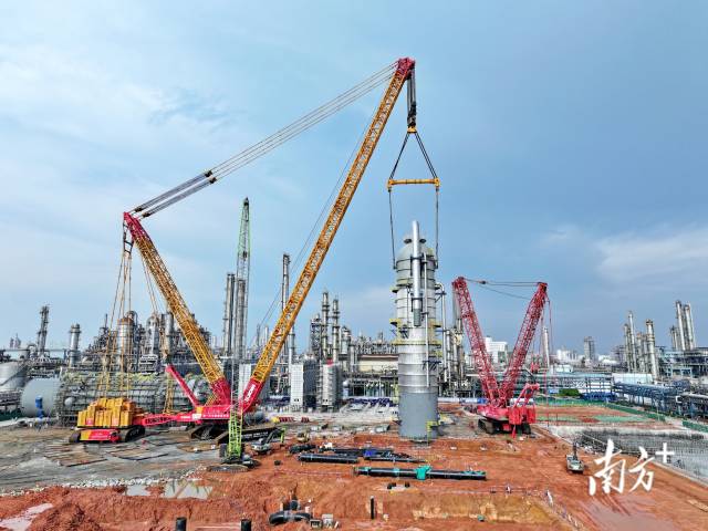 茂名石化炼油转型升级及乙烯提质改造项目现场。  茂名石化炼油转型升级及乙烯提质改造项目现场。