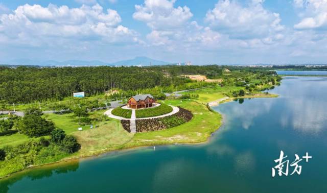 茂名市露天矿生态公园。  茂名市露天矿生态公园。