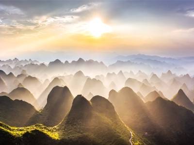 最佳机位推荐官：天光倾泻，万山朝阳！我被震撼到了 | 南方+拍客