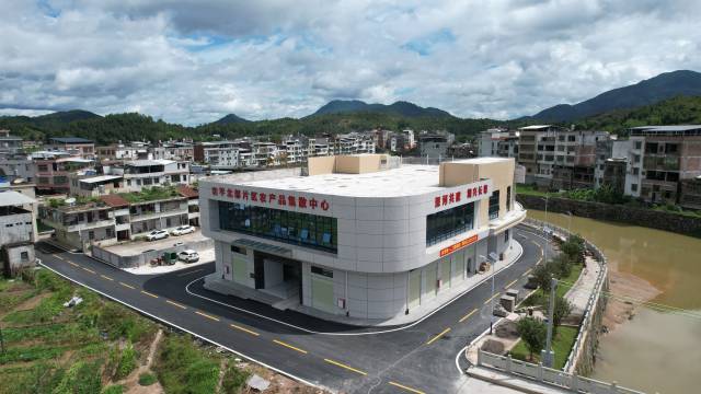 由深圳援建、位于长塘镇的和平北部片区农产品集散中心。