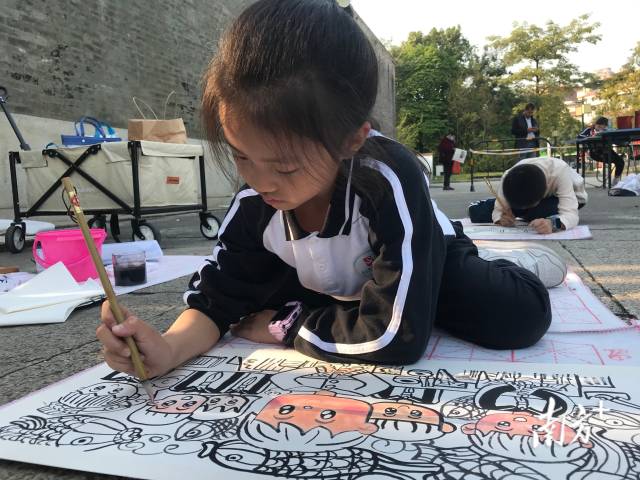 樂從構建“校校有特色、一校一品、一校多品”的教育格局。圖為樂從鎮中小學寫生比賽現場。 受訪者供圖 樂從構建“校校有特色、一校一品、一校多品”的教育格局。圖為樂從鎮中小學寫生比賽現場。 受訪者供圖