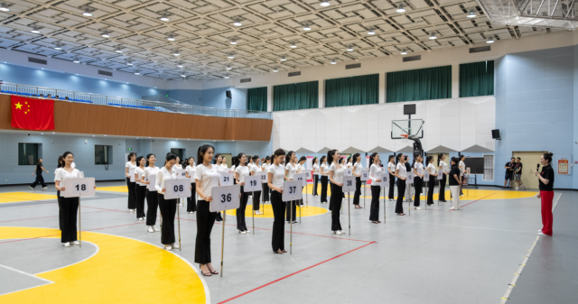 十五运会开幕式引导员正在训练。南方+记者 姚志豪 苏韵桦 摄