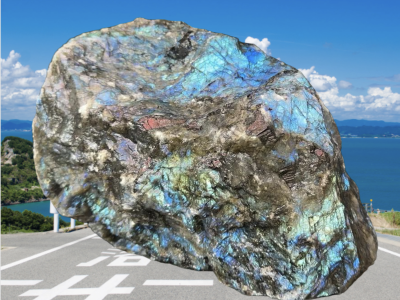 专家：流光溢彩的“蓝翡翠”拉长石是自然界的艺术家