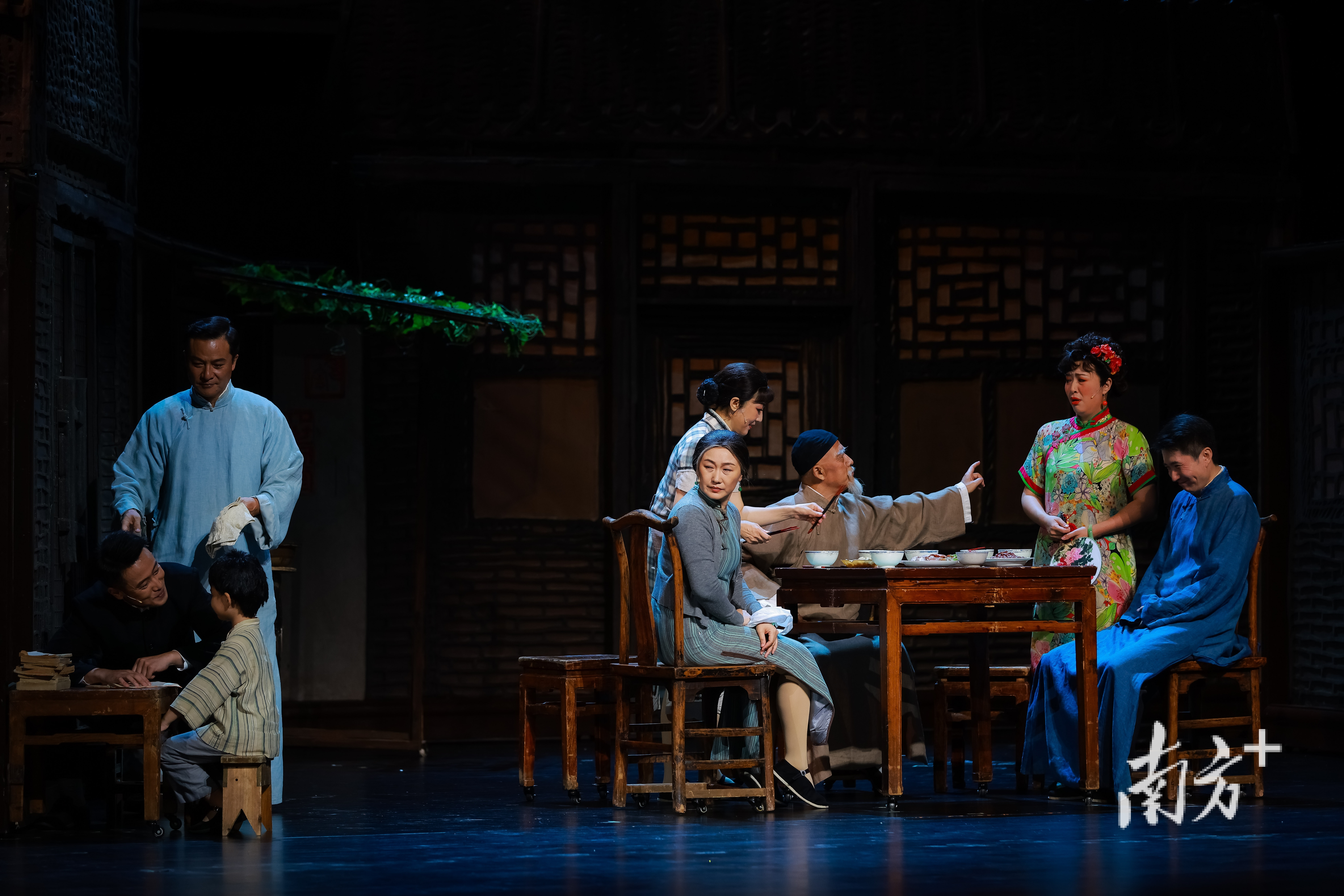 戏骨集结！段奕宏、邢佳栋、田沁鑫携《四世同堂》亮相广州| 大湾区艺术节, image size:5997x4000