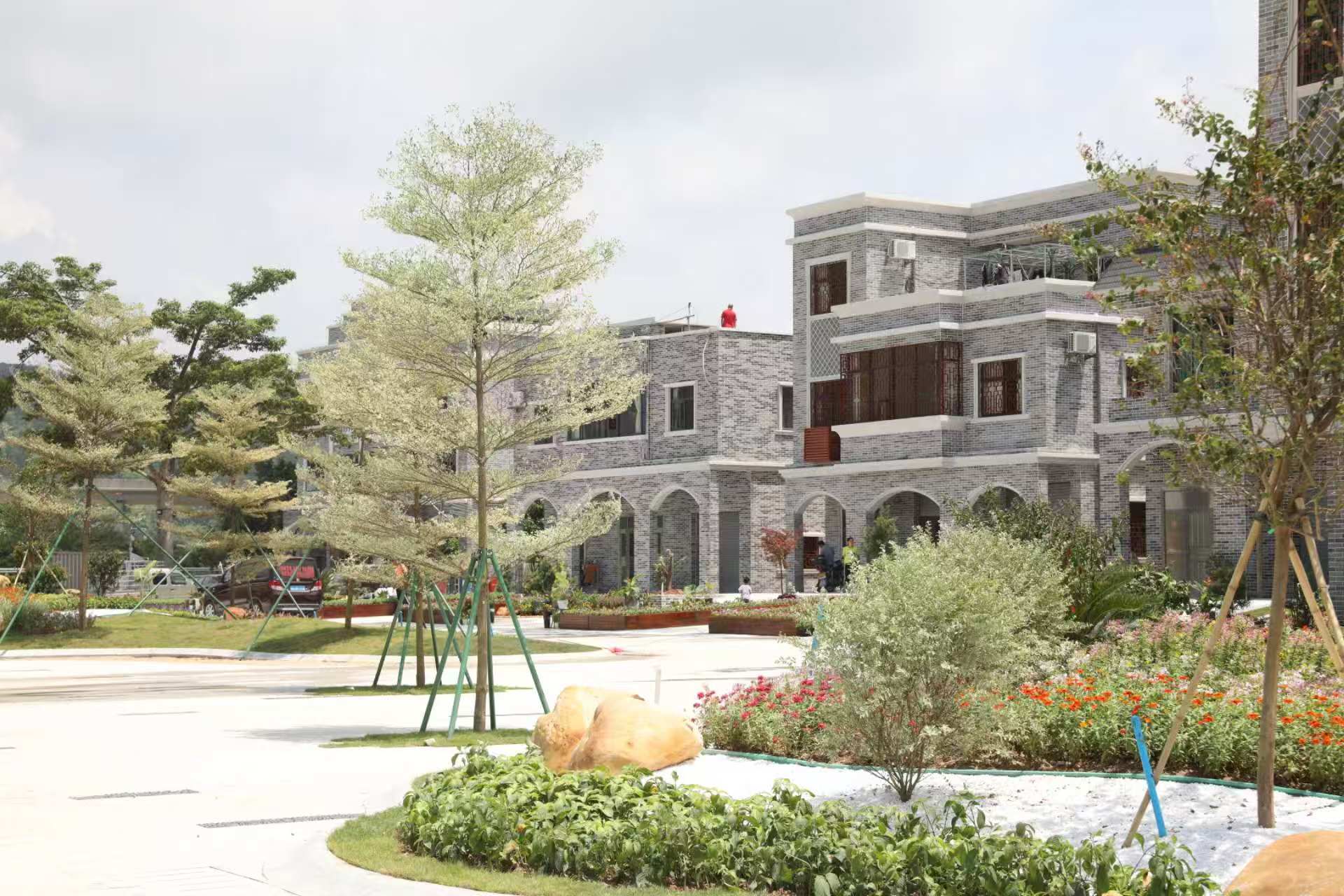 木头冲村19栋石头屋被统一提升为特色民宿。