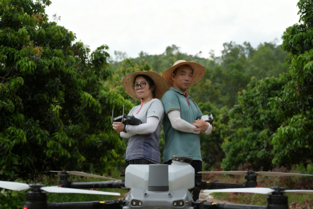 “神机侠侣”袁家祥与张惠娇夫妇。 “神机侠侣”袁家祥与张惠娇夫妇。