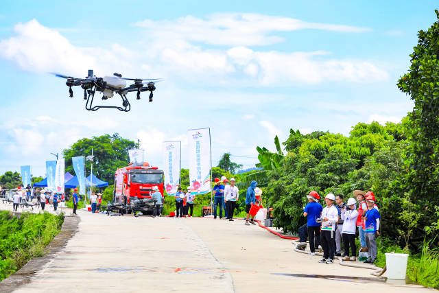 如今,新农人可以获取天、地精准数据,实现“知天地而作”。(吳秒衡 攝) 如今,新农人可以获取天、地精准数据,实现“知天地而作”。(吳秒衡 攝)