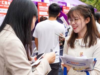 启幕！“百万英才汇南粤”秋招活动超11万个岗位稳就业、强产业