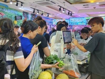 从容应对“桦加沙”！广州市民抓住时机采购，超市补货不停