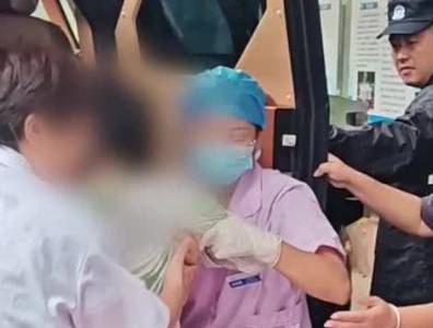 江门：孕妇临产道路却被阻，公安出动装甲车送抵医院