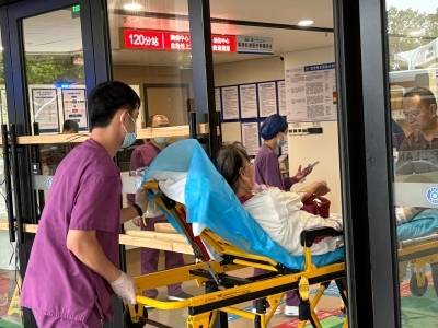 一线识“珠”⑭｜蹲点急诊科，与“风王”交锋的12小时