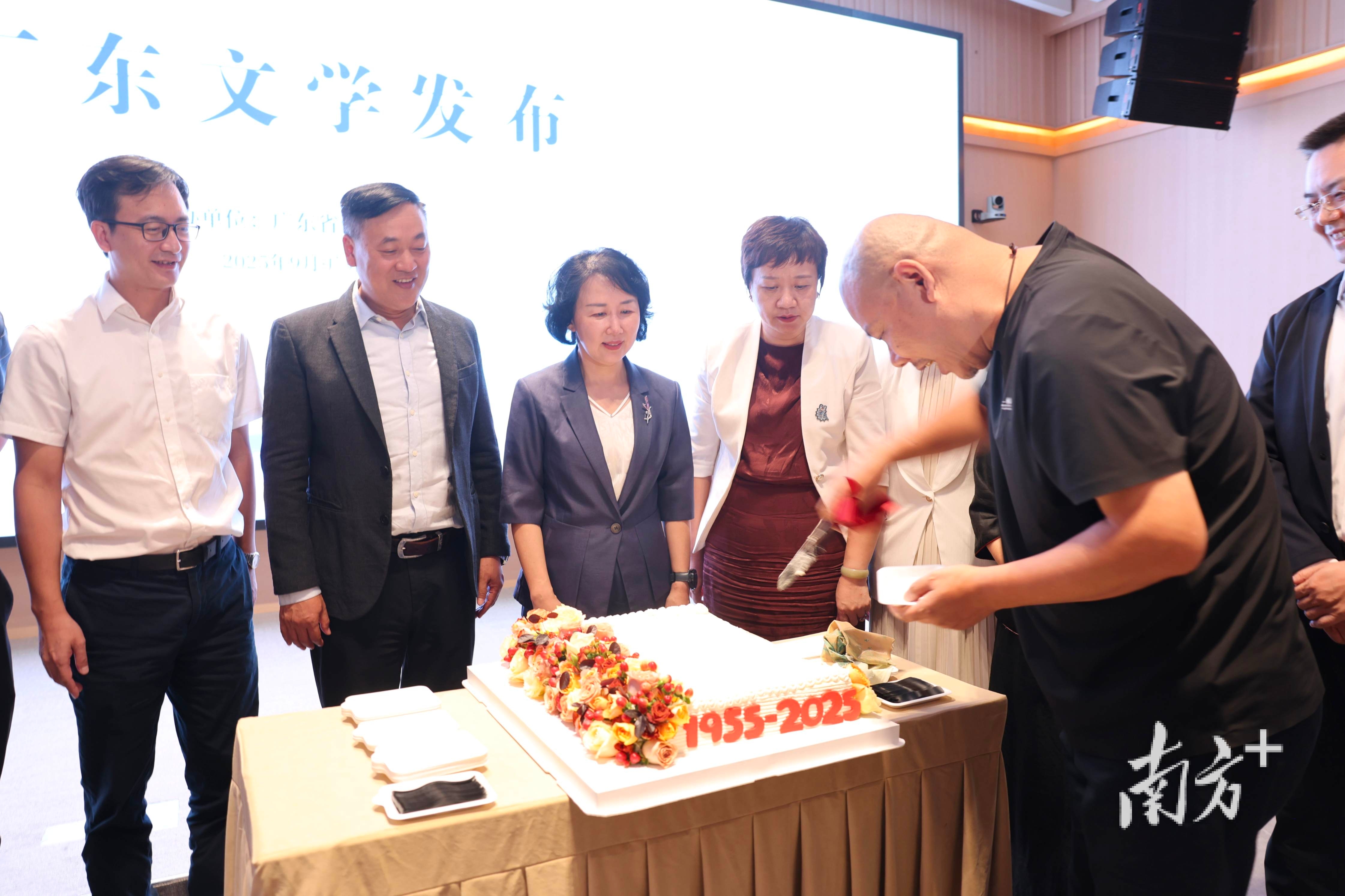 这个手稿展,为中国当代文学留存珍贵档案!|粤港澳大湾区文学周_南方+_南方plus