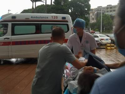 2小时出动20次，阳江120急救的台风“逆行记”