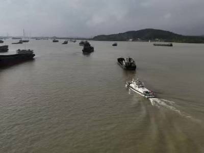 台风“桦加沙”影响减弱，江门水域避风船舶有序复航