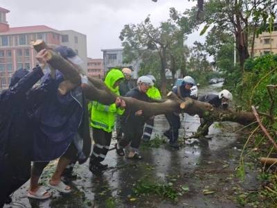 台风远离，珠海警备区迅速组织民兵力量抢险清障