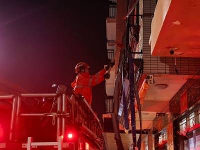 视频 | 一天接报处置台风相关警情67起！阳江消防开启全域抢险清理模式