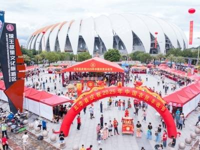 30多名主播带“流量”走进五华县丰收节，助农直播打开新销路