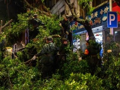 风雨中，他们是清障现场的一抹橄榄绿