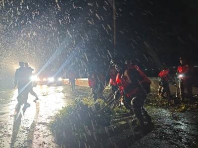 阳东那龙镇：联动三方力量，3小时抢通关键通道