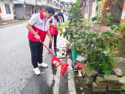 “青”力驰援！阳西志愿者积极开展救灾复产