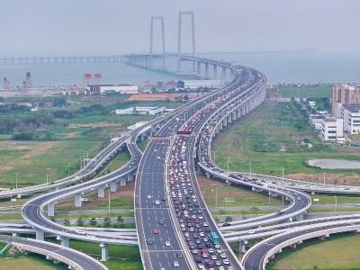 广东国庆中秋假期高峰日车流或超千万车次，这些路段有交通管制