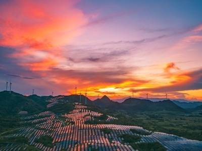 最佳机位推荐官：霞光下，峰峦间，清洁能源“风光”无限 | 南方+拍客