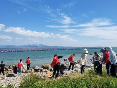 净滩迎“双节”！南澳县开展“双报到双服务”净滩志愿服务活动