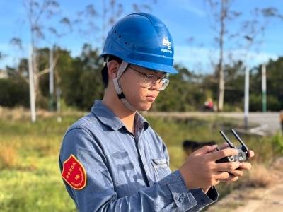 风雨中“飞翔”，肇庆17名青年无人机飞手驰援粤西抢修复电