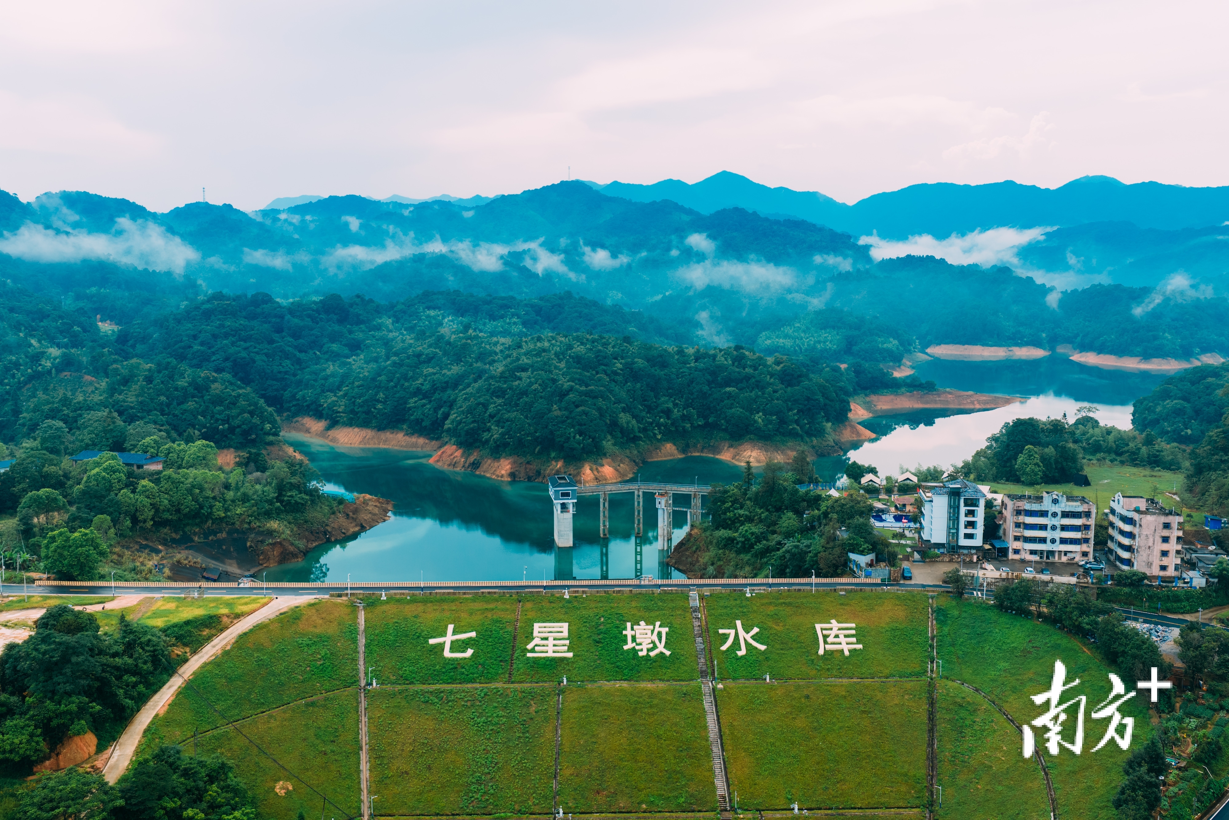     南方+ 王昌辉 拍摄