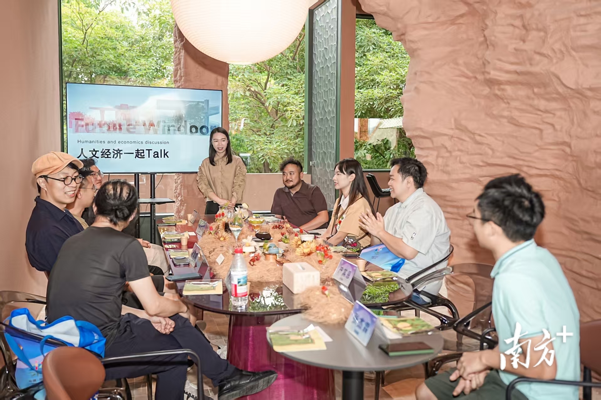 “人文经济一起Talk”主题沙龙同步举办。   乐宣供图