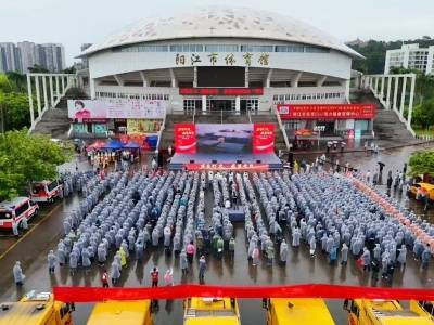 阳江市欢送抗击“桦加沙”台风外地驰援抢修复电队伍