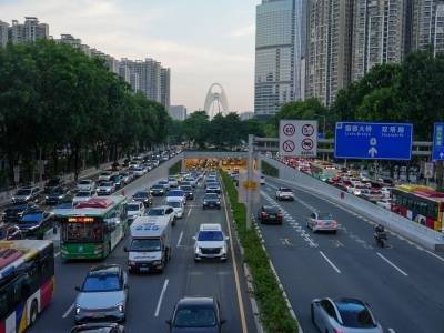 30日15时提前进入晚高峰，广州国庆中秋假期人员流动继续增加