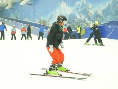 珠海首家滑雪场来了，家门口实现“滑雪自由”