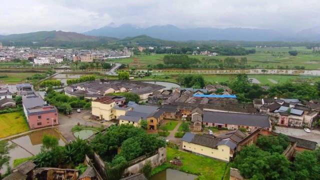 南塘村激活湖心坝客家群楼特色资源开展乡村运营。图源韶关发布