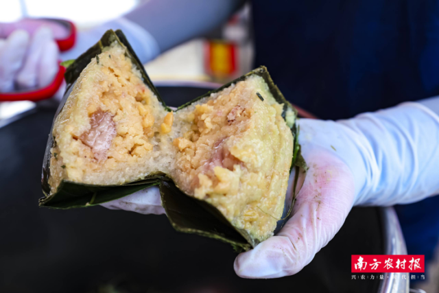 会“呼吸”的非遗裹蒸粽。 会“呼吸”的非遗裹蒸粽。