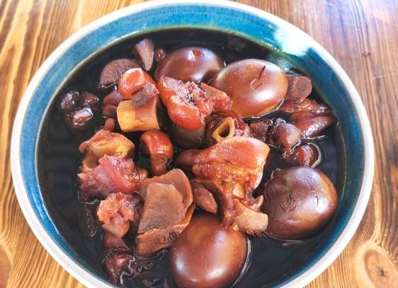 猪脚姜是广东人喜爱的秋季进补美食之一。酸甜度恰到好处的姜醋和入口即化的猪脚，让人回味无穷。图源：南方农村报