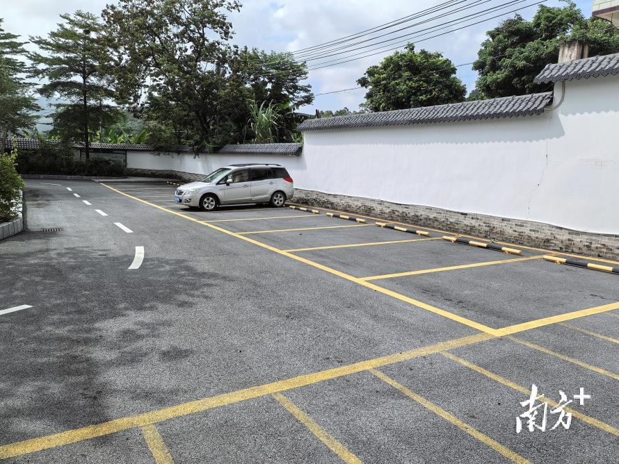 迎咀村科学规划146个停车位。潘福权 摄