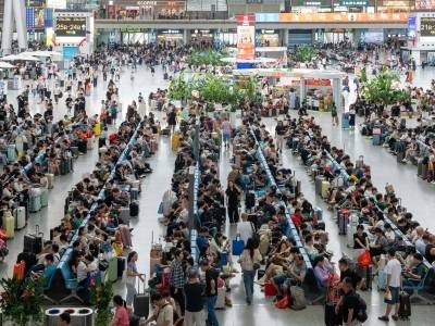 国庆第一批出游大军已经在路上了！“十一”当天将迎来出行最高峰